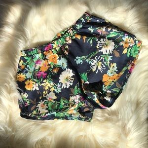 Floral print shorts !
